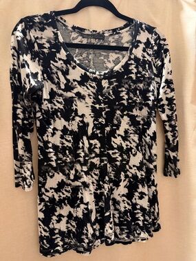 Rose & Olive Black and White Abstract Scoop Neck Tunic